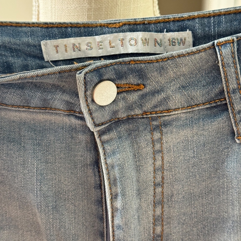 Tinseltown Junior Plus Distressed Jeans, Hi-Rise Flare, 16W - Picture 4 of 11